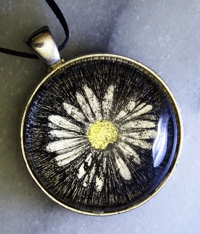 7.2ct White gold leaf pendants