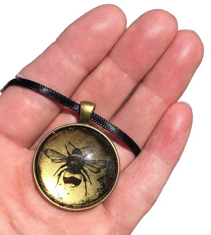 Bumble bee pendant necklace